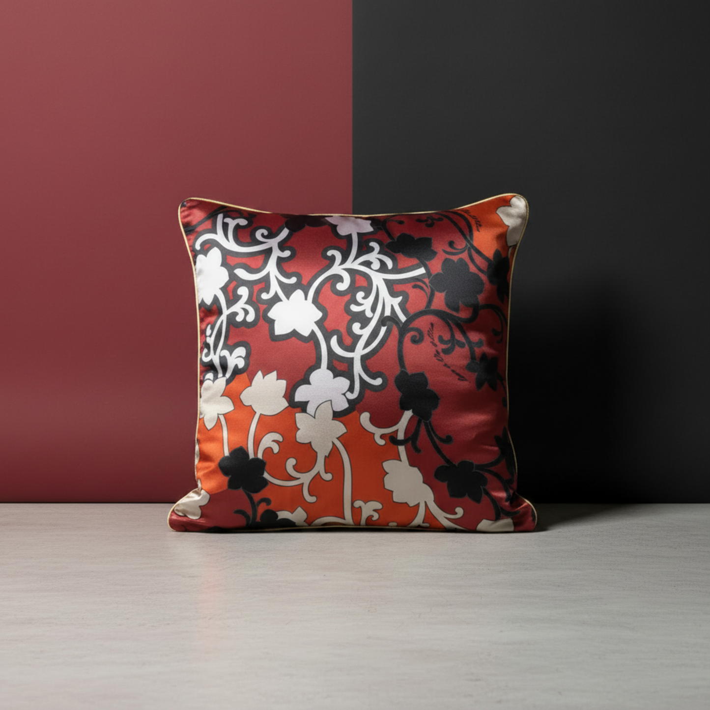 Housse de coussin en soie Versailles orange – motif floral arabesque – Amour de Pin-up Paris