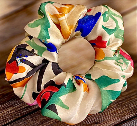 Chou chou Florida ecru – satin de soie 100% imprimé exclusif motifs colorés vert, rouge, bleu et orange sur fond ivoire, taille unique – Amour de Pin-up Paris
