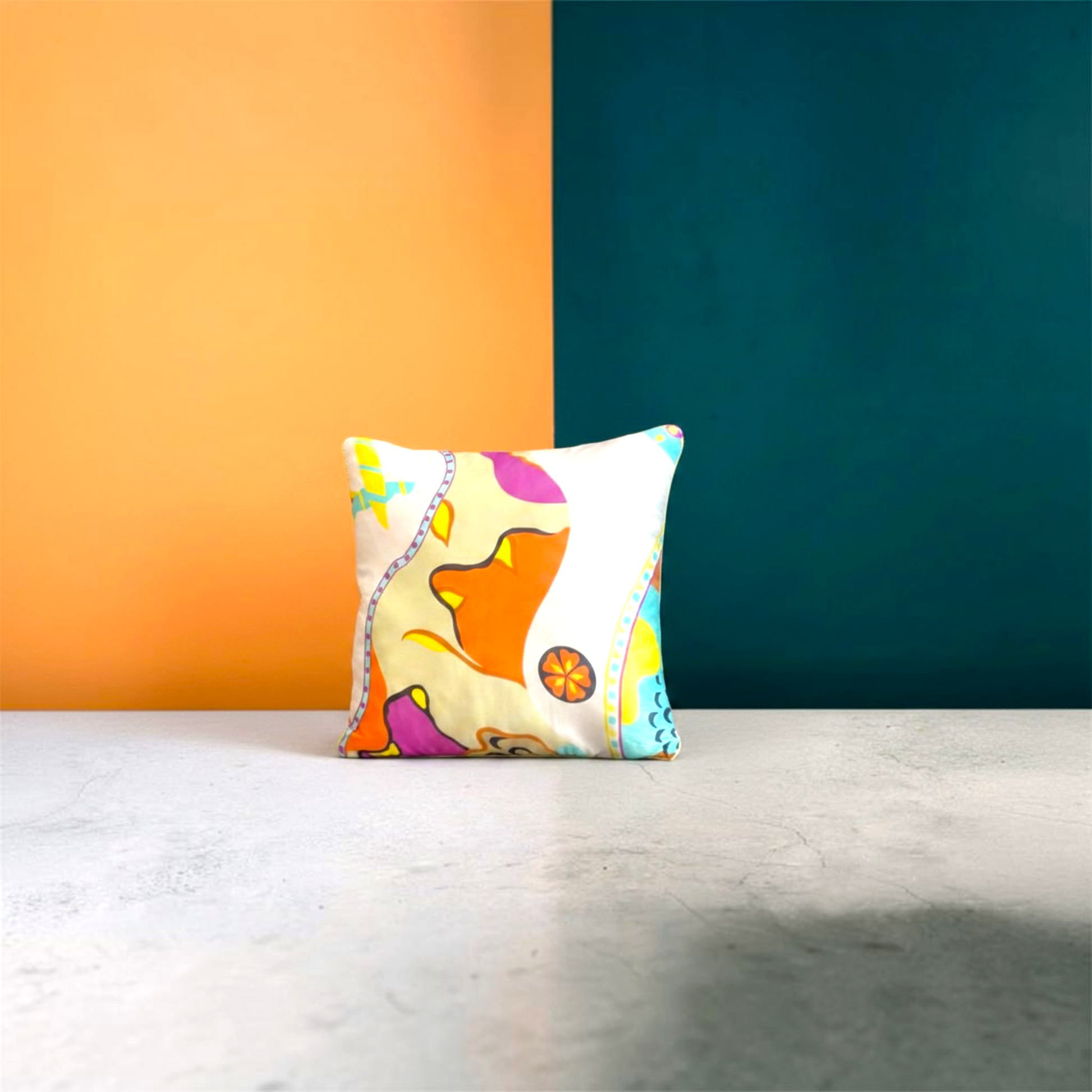 Housse de coussin en soie Sully orange – motif paisley – Amour de Pin-up Paris 
