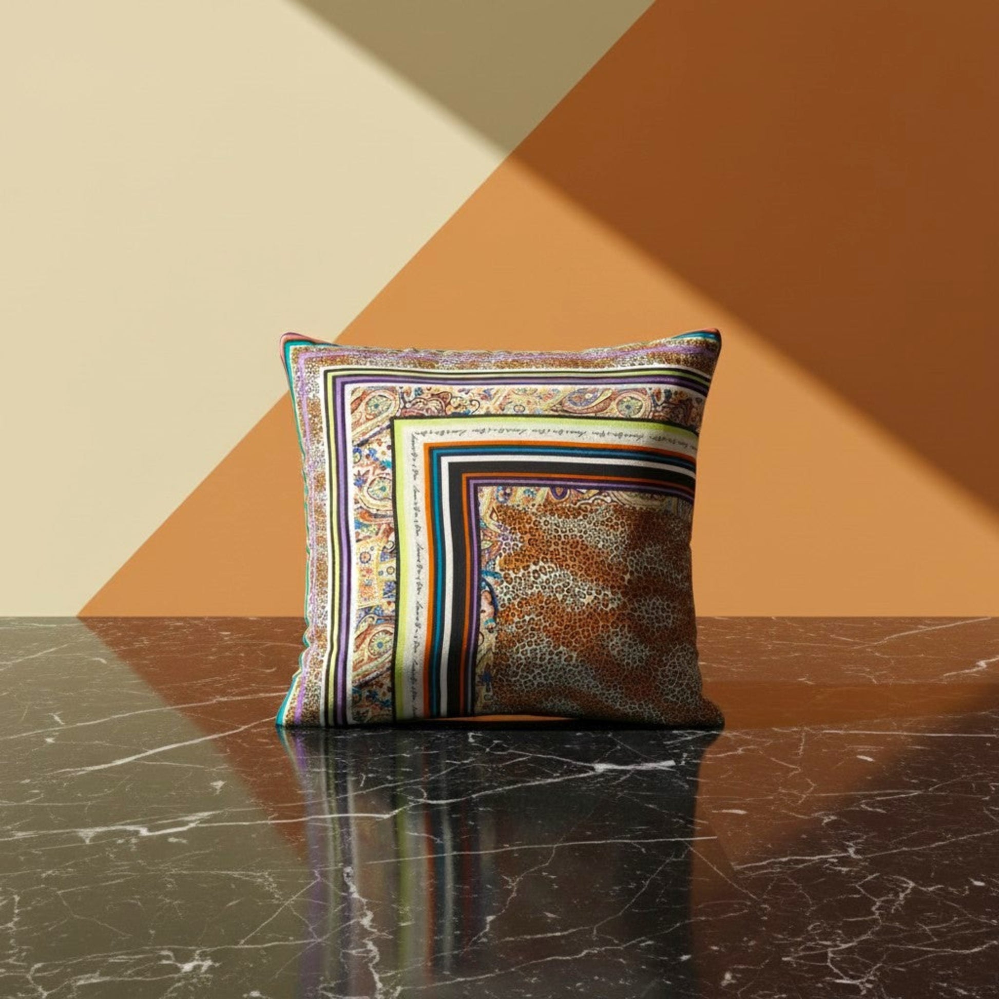 Housse de coussin en soie Royal Panthère noir – motif panthère – Amour de Pin-up Paris